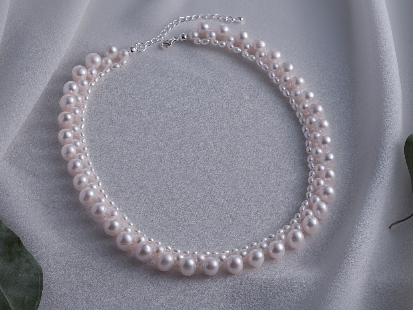 Graduated Pearl Collar