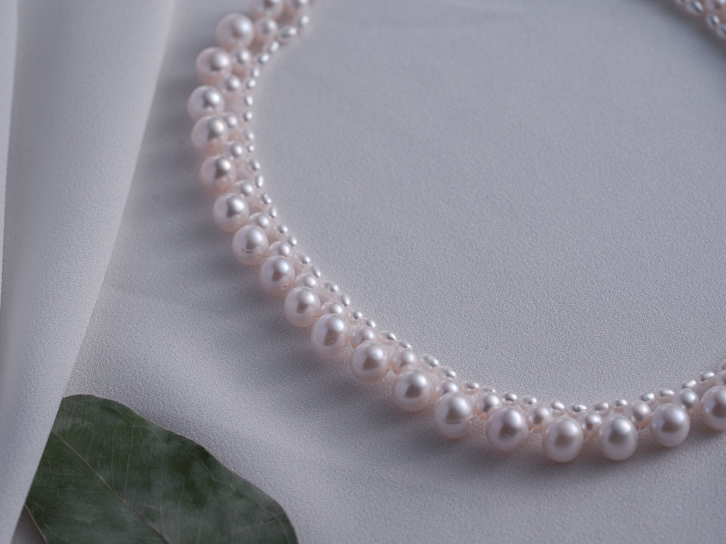 Graduated Pearl Collar