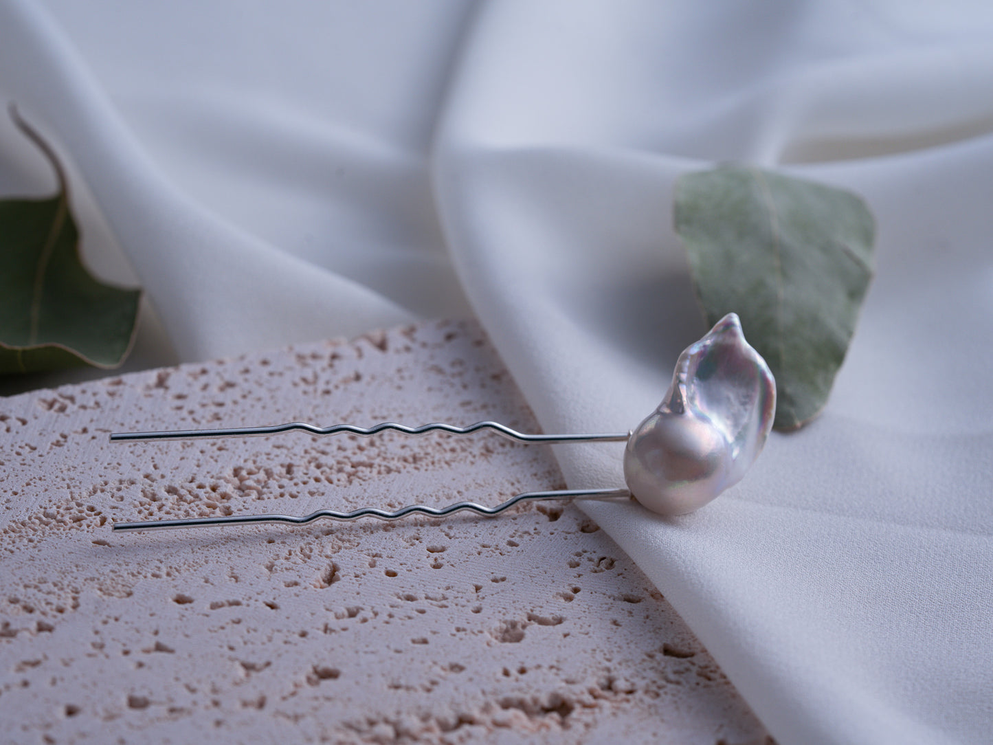 Iridescent Flame - Handmade Fireball Pearl Hair Pin