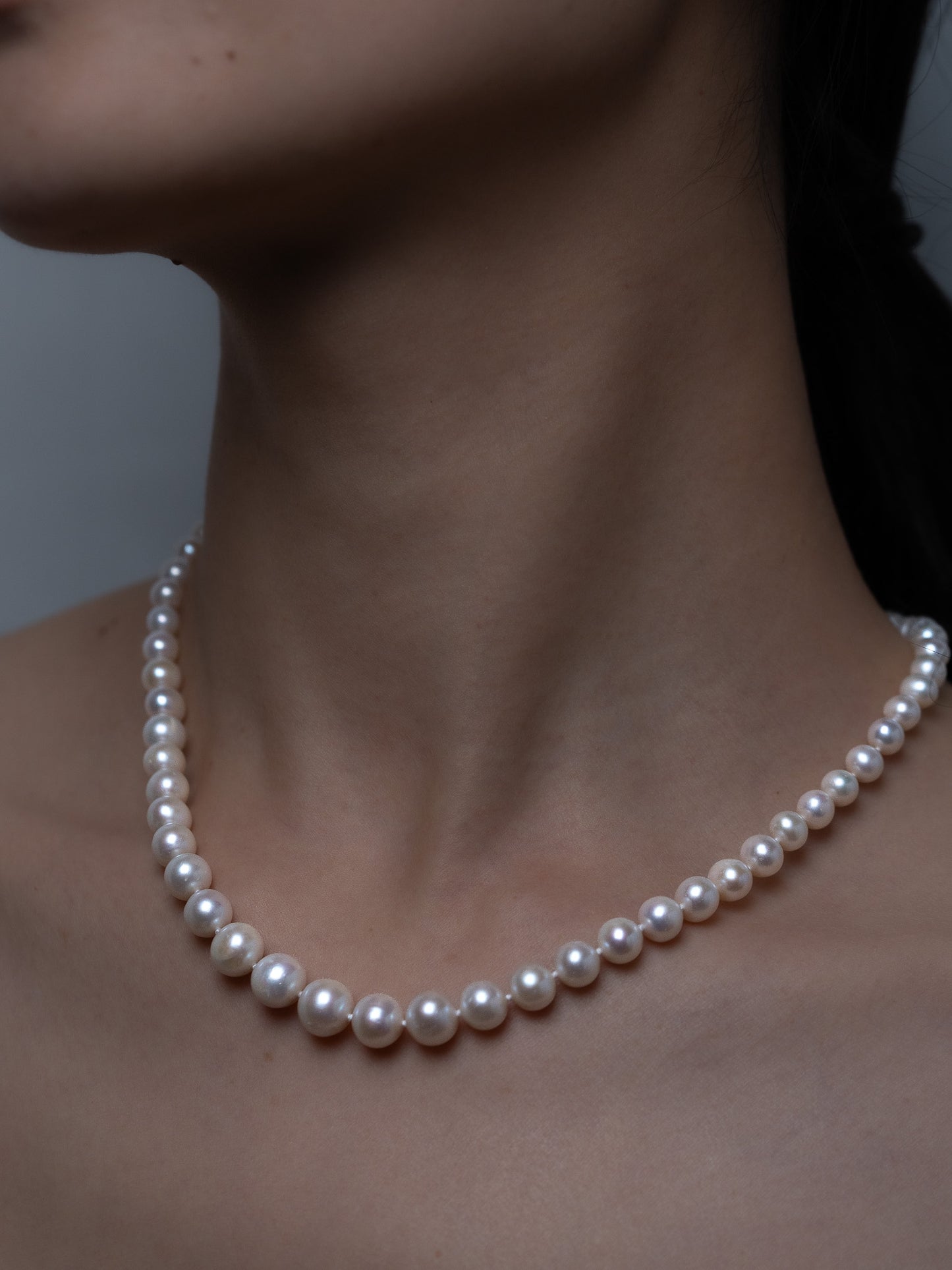 Luxe Graduated Pearl Necklace with Magnetic Clasp