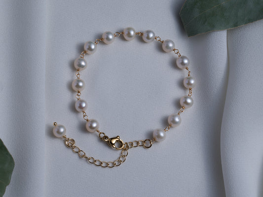 Classic Elegance: Handcrafted Adjustable Pearl Bracelet